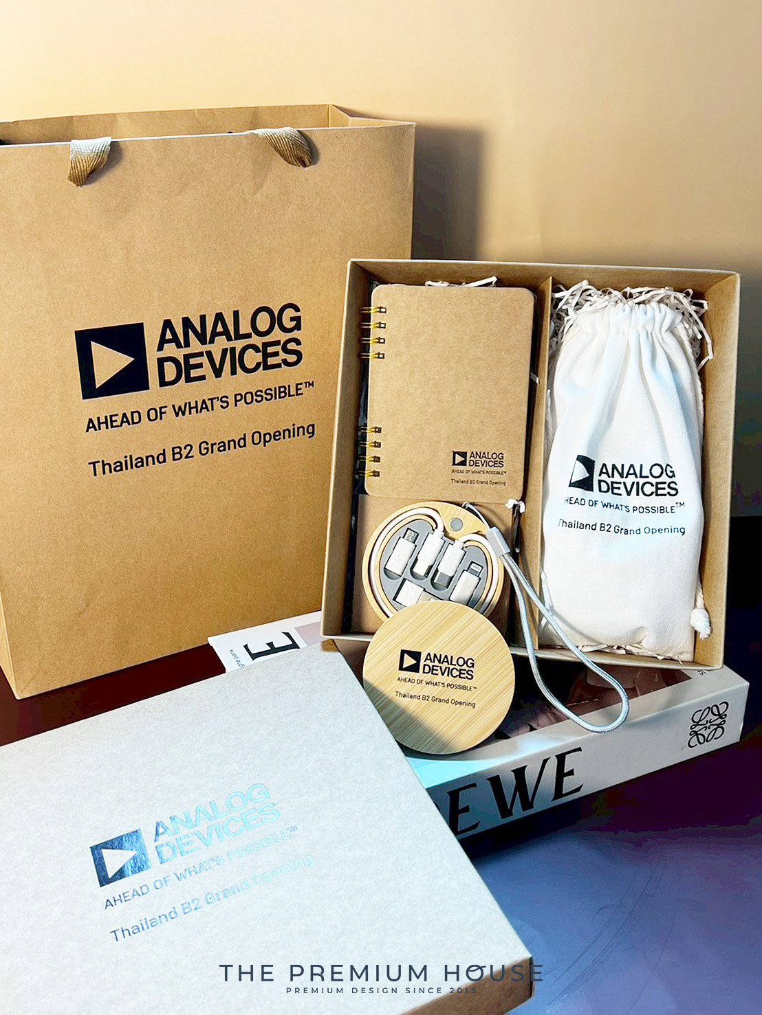 Premium set ECO สมุดปกกระดาษคราฟ ชุดสายชาร์จไม้ 6 in 1 ถุงผ้าหูรูด พร้อมกล่อง PECO-005